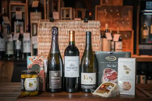 Casa Martinez Premium Hamper