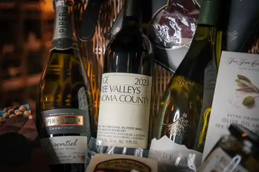 Casa Martinez Luxury Hamper - Image 3